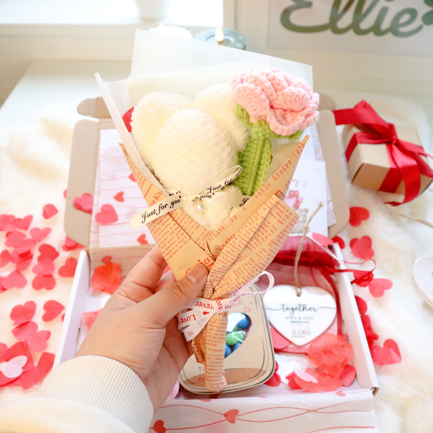 Letterbox Gift | Small Crochet Bouquet, Bear, Chocolate & Personalized Card | Brievenbuscadeau