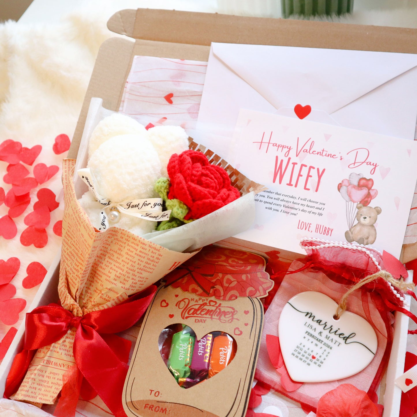 Letterbox Gift | Small Crochet Bouquet with Personalised Heart Ornament & Card | Brievenbuscadeau