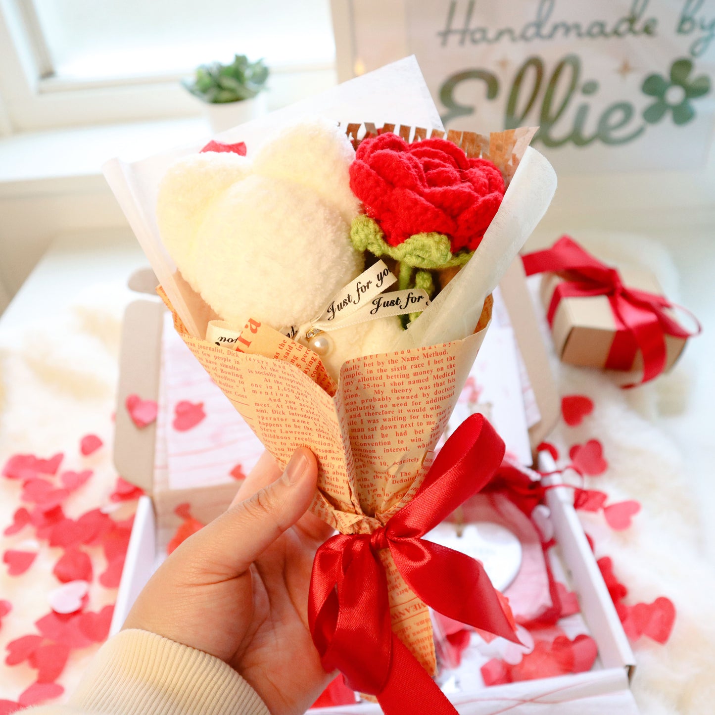 Letterbox Gift | Small Crochet Bouquet with Personalised Heart Ornament & Card | Brievenbuscadeau