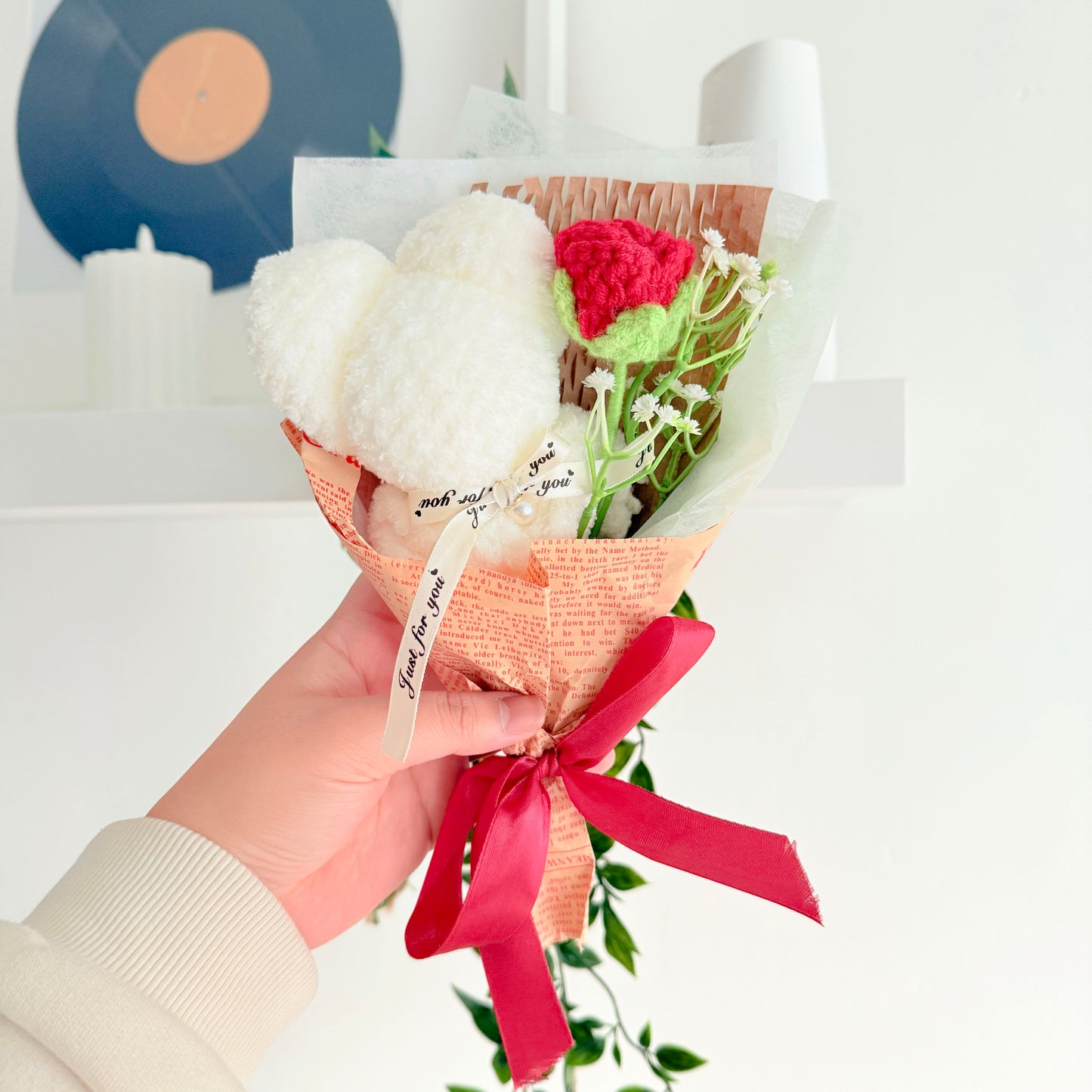 Letterbox Gift | Small Crochet Bouquet, Bear, Chocolate & Personalized Card | Brievenbuscadeau